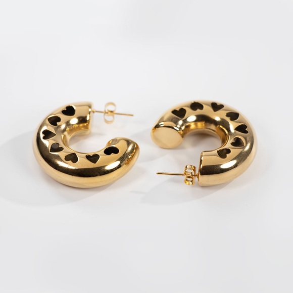 NEW💎18K Gold Plated Hollow Heart Design Chunky Hoop Earrings* - Picture 8 of 10